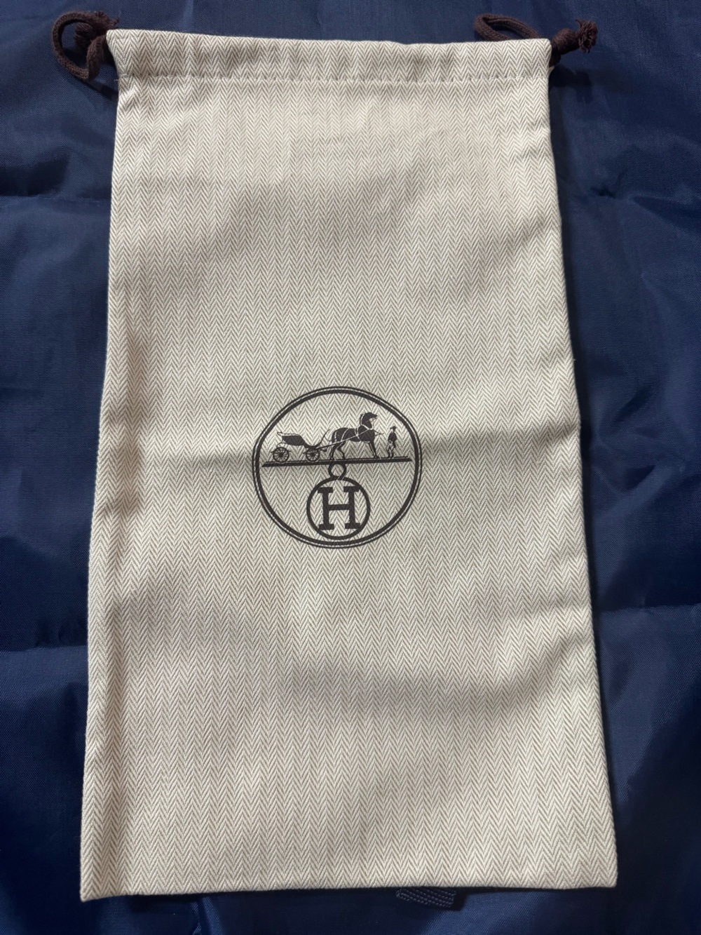 Hermes 💯% Authentic iconic luxurious Dust Bag. Ideal for storing or gifting.
